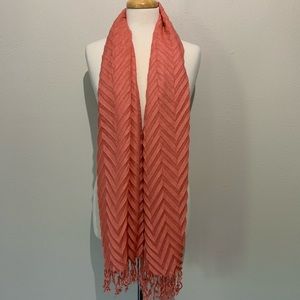Scarf with chevron texture